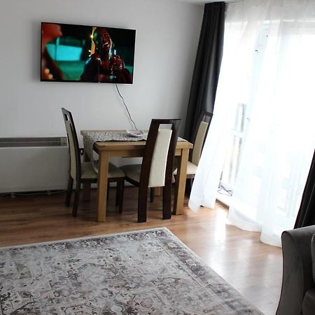 Lovely 2-Bedroom, 1 Bathroom Home, Sleeps 4 London Exterior foto