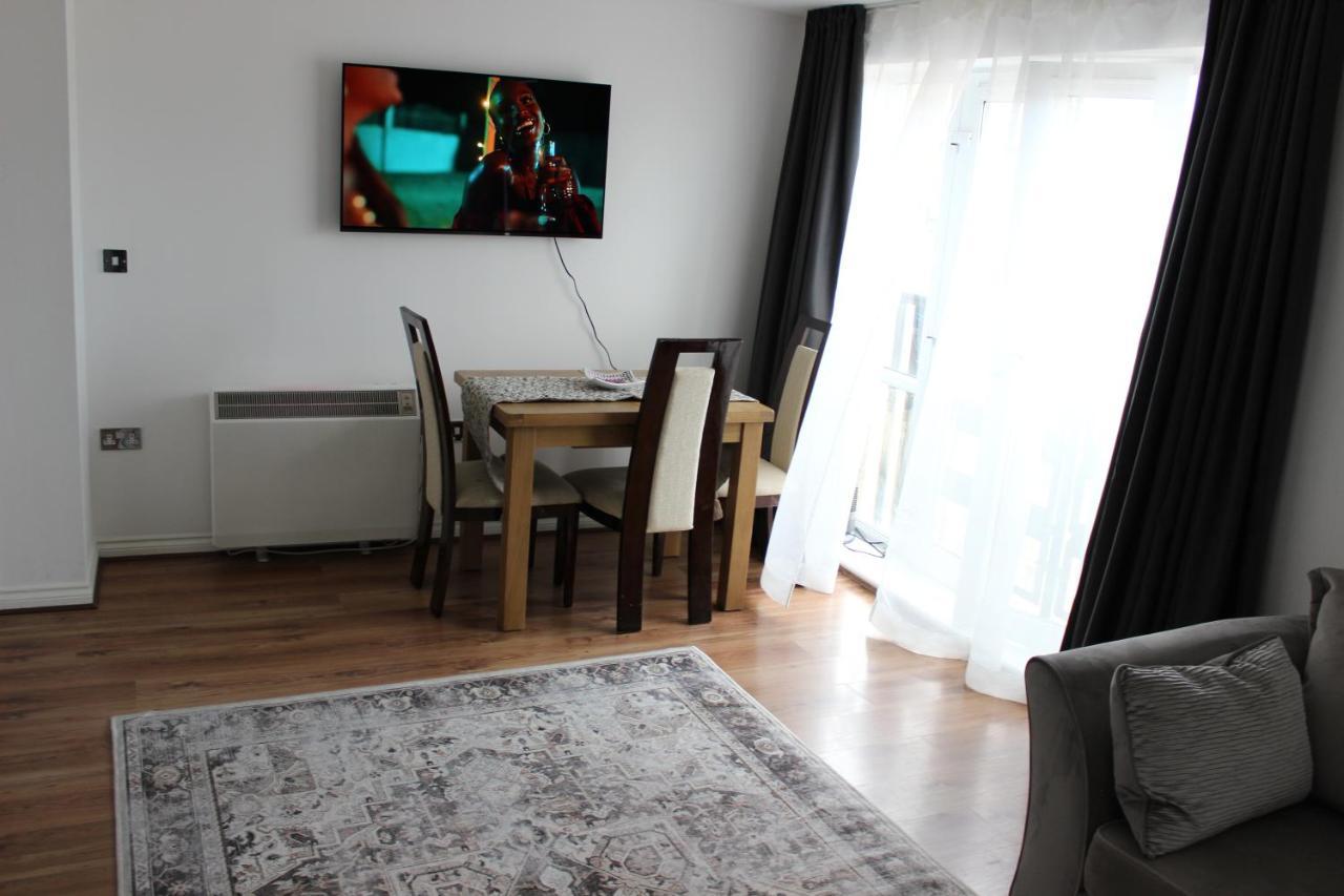 Lovely 2-Bedroom, 1 Bathroom Home, Sleeps 4 London Exterior foto
