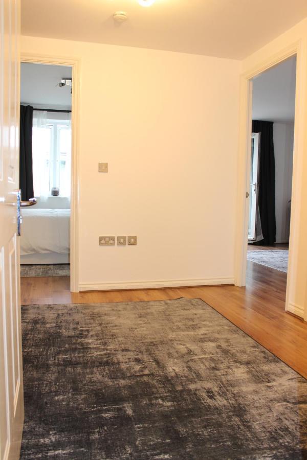 Lovely 2-Bedroom, 1 Bathroom Home, Sleeps 4 London Exterior foto